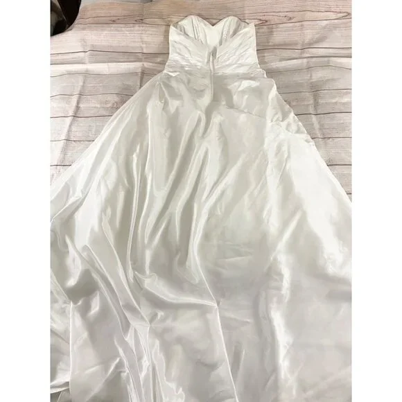 David's Bridal Women's Taffeta A Line Wedding Dress W/Sweetheart Neck - 14W - Picture 10 of 15